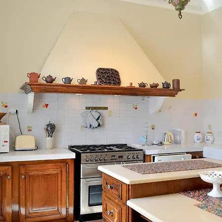 Sleeps 10 Pool Wifi Villa